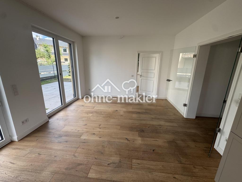 Traumhafte 4 Raumwohnung mit großem Garten in einer Villa - Foto 1