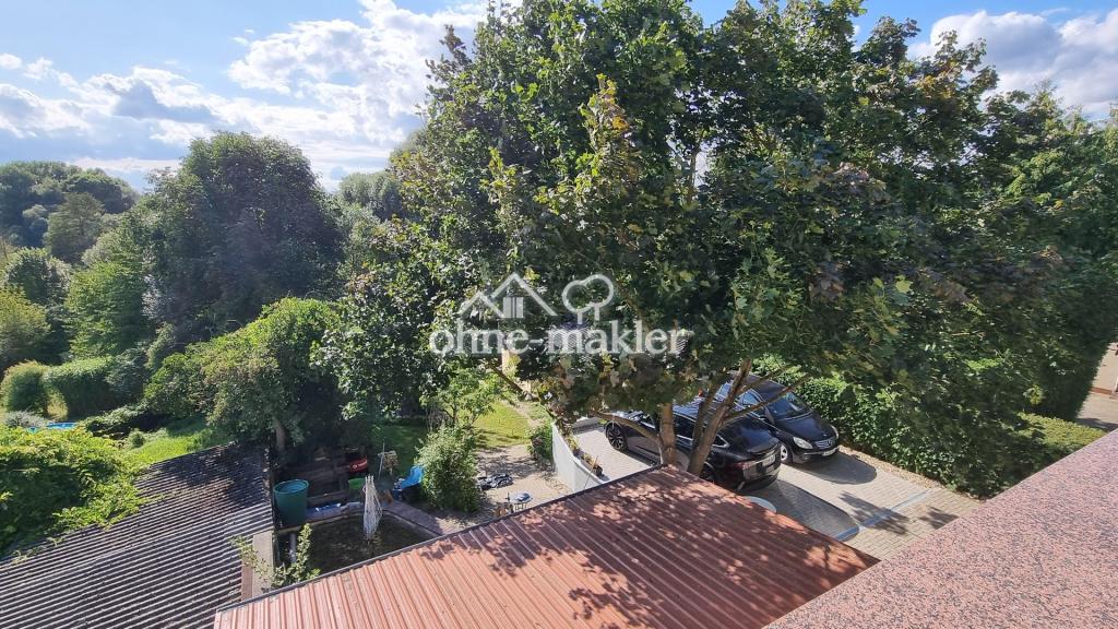 Blick von der Terrasse zum Hof