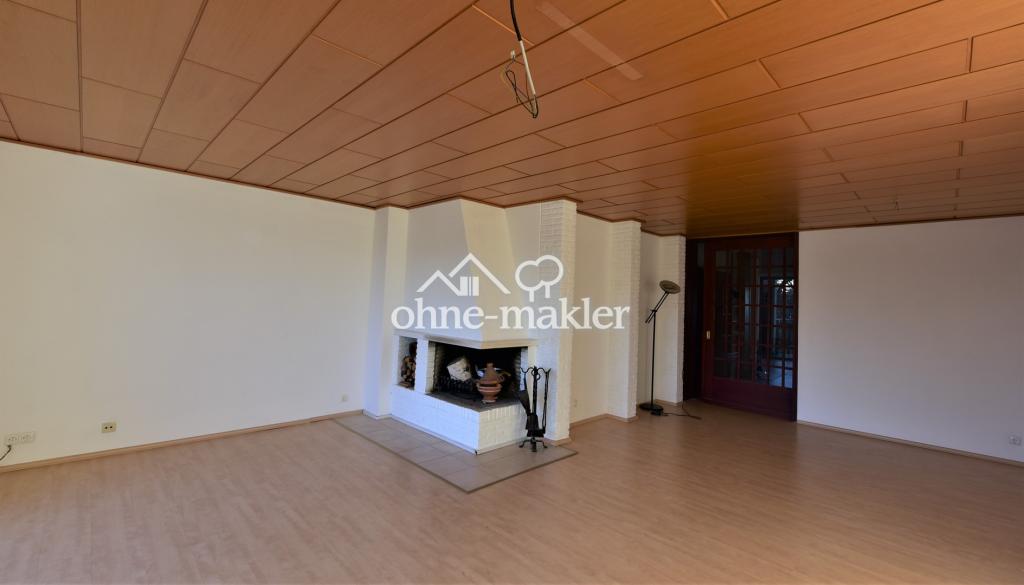Wohnzimmer mit Kamin