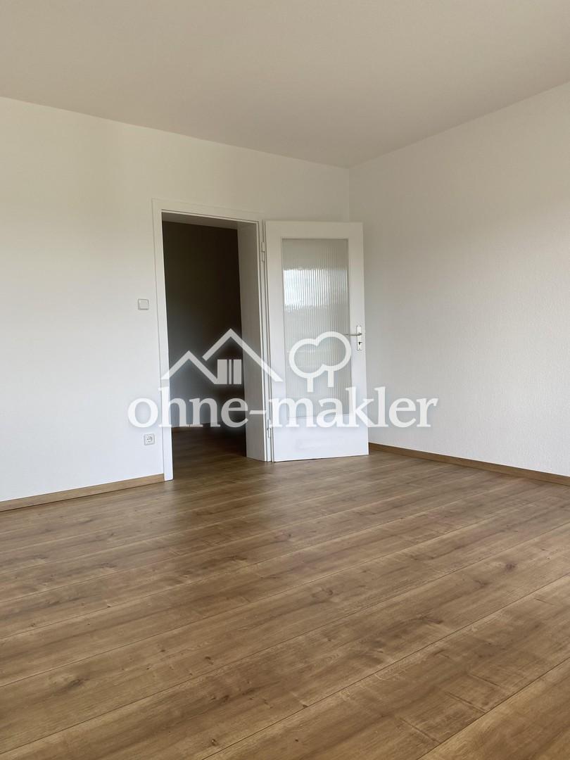 Wohnzimmer mit Blick zur Diele