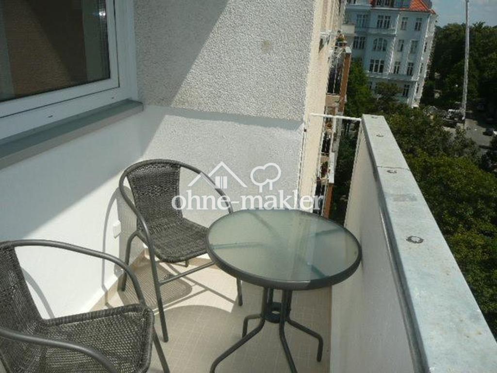 Südbalkon, Tisch + 2 Stühle