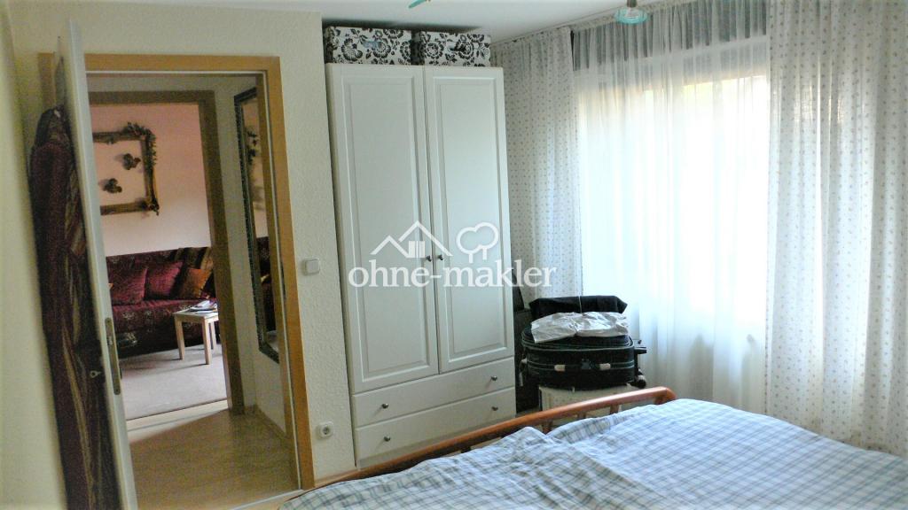 Schlafzimmer, Flur u. Wohnzi.