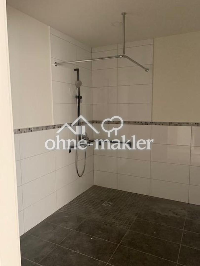Bad mit bodentiefer Dusche
