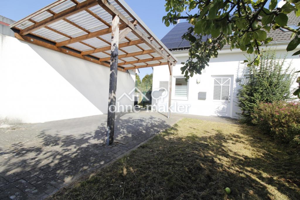 Hausfront mit PV Anlage