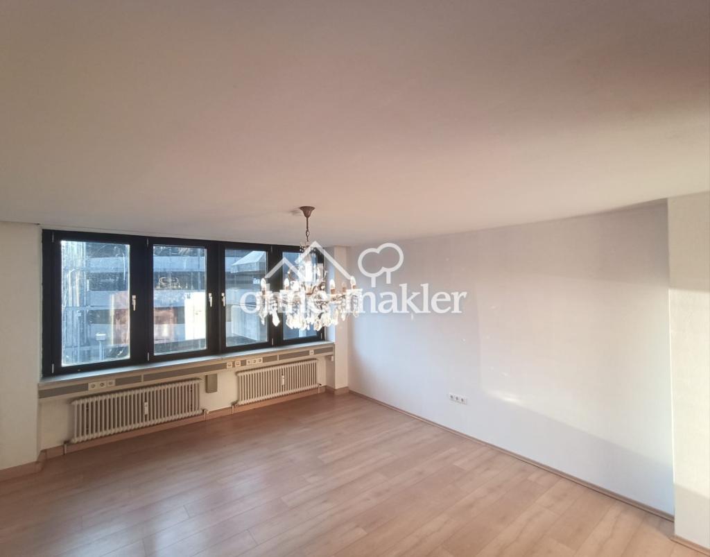 Große 4 Zimmer WHG mit Dachterrasse in bester Lage mit Stellplatz - Foto 1