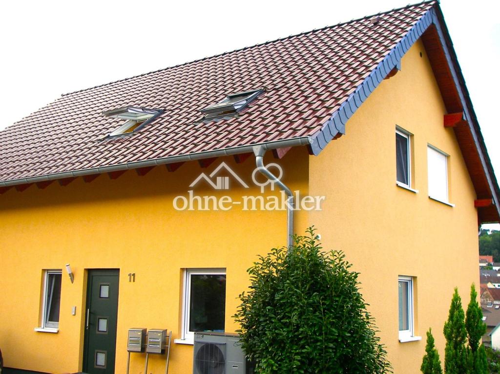 Hauseingang und Westgiebel