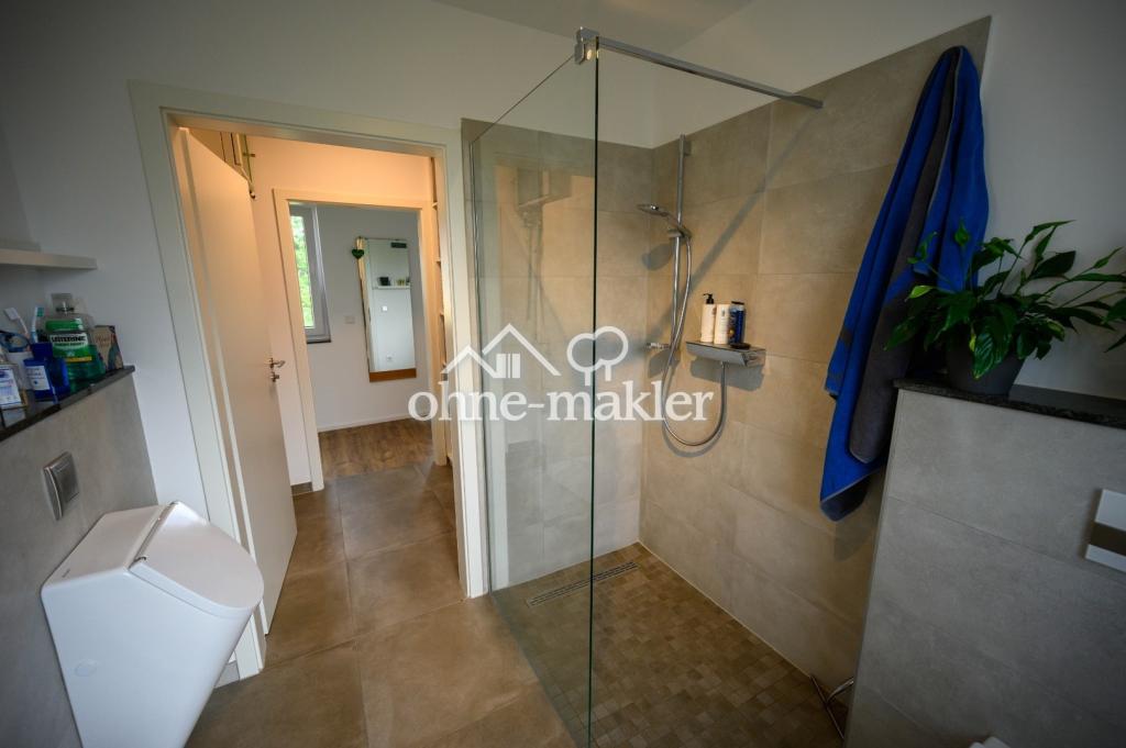 Moderne, großzügig geschnittene,lichtdurchflutete Wohnung in Architektenhaus - Foto 2