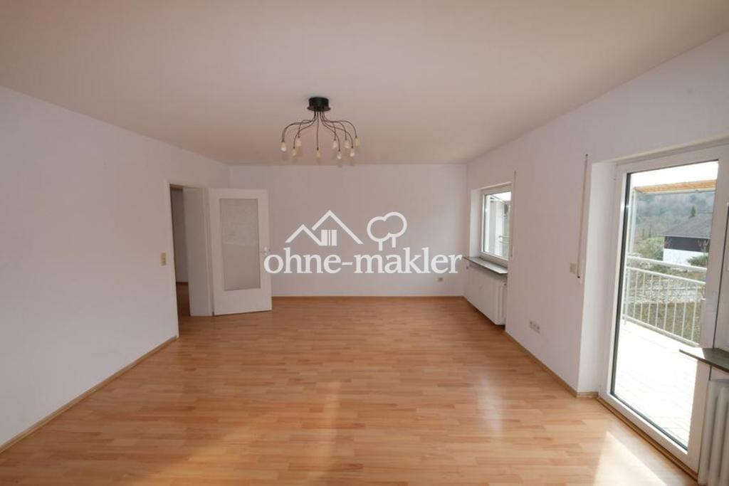 mit Balkon: helle großzügige Wohnung: 3-Zimmer + Wohnküche + Bad + ca 80qm Speicher - Foto 3