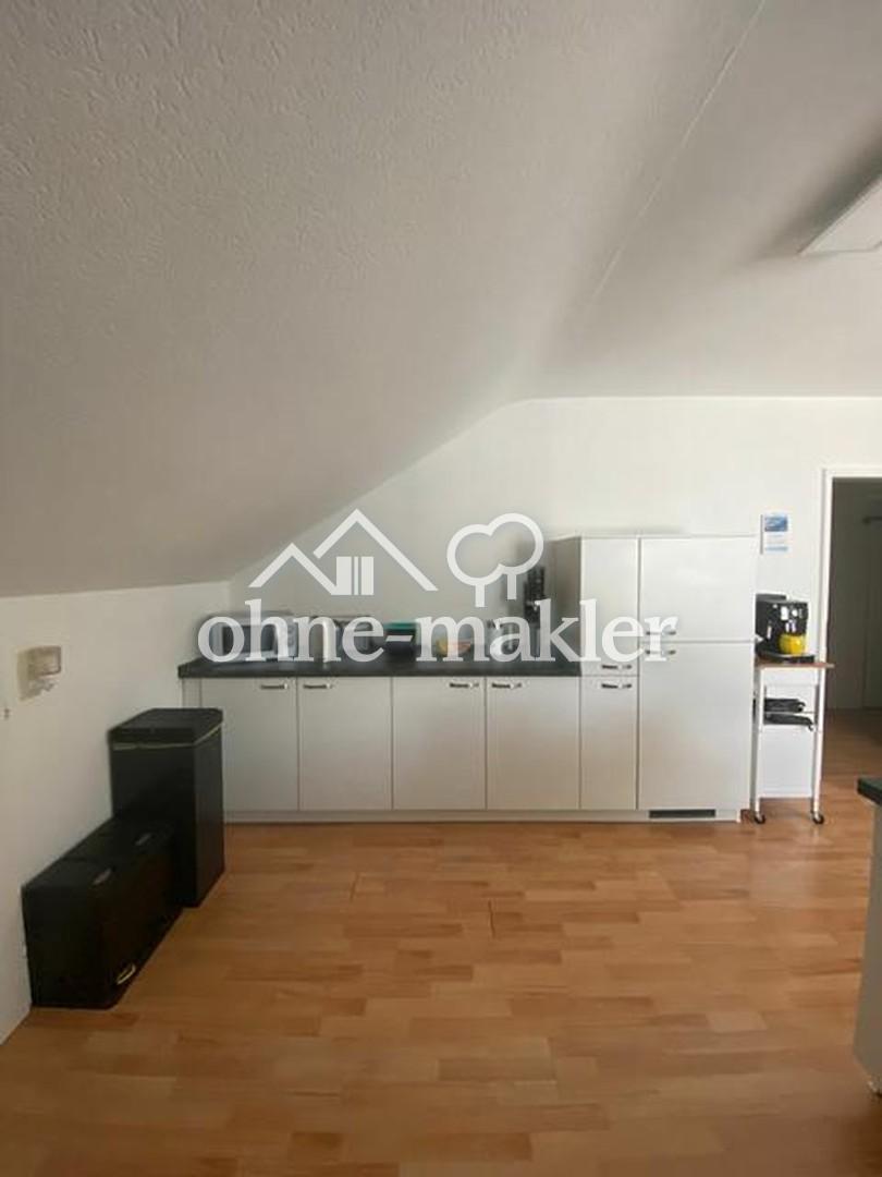 mit Balkon: helle großzügige Wohnung: 3-Zimmer + Wohnküche + Bad + ca 80qm Speicher - Foto 4