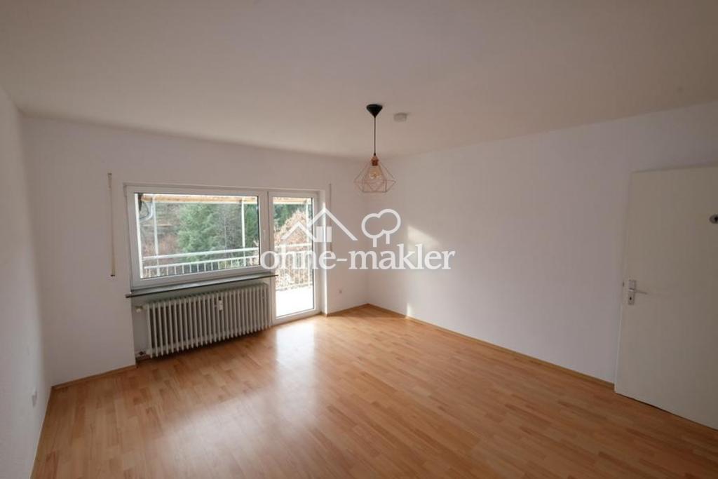 mit Balkon: helle großzügige Wohnung: 3-Zimmer + Wohnküche + Bad + ca 80qm Speicher - Foto 1