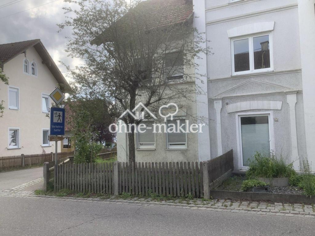 Umzäunung gehört zum Haus