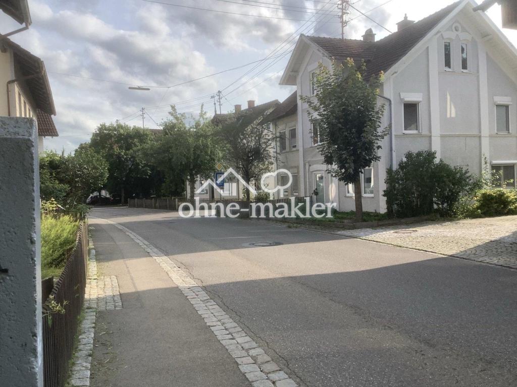 Blick Richtung Haus, links