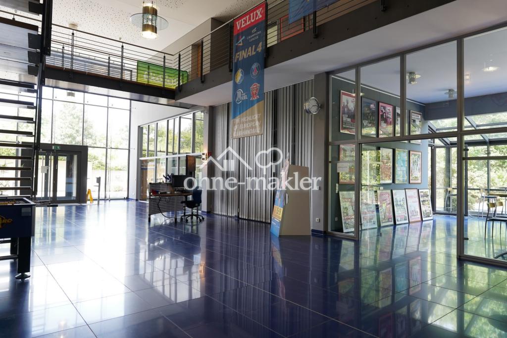 Foyer mit Cafeteria