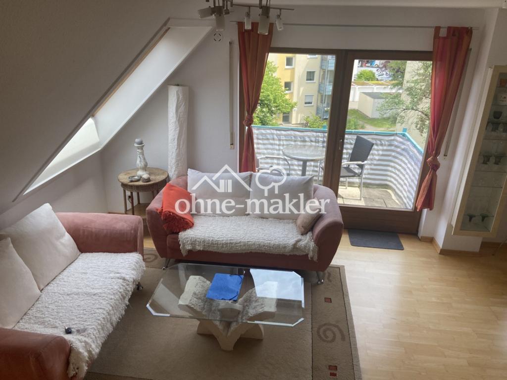 Wohnzimmer (altes Sofa/ Balkon