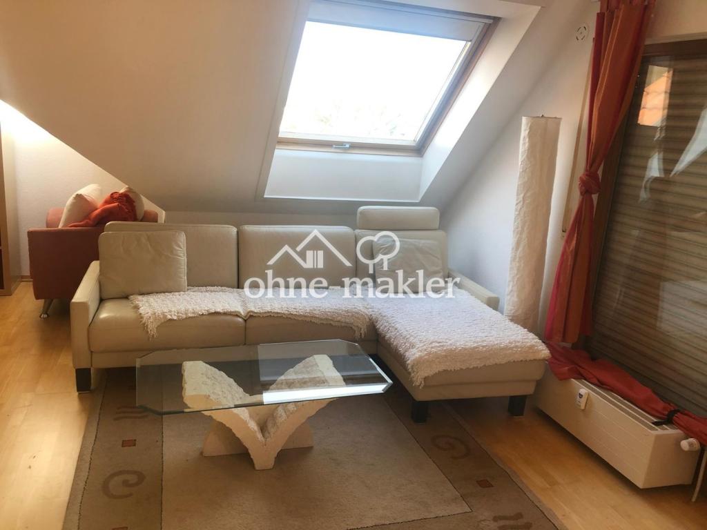 Wohnzimmer mit neuem Sofa