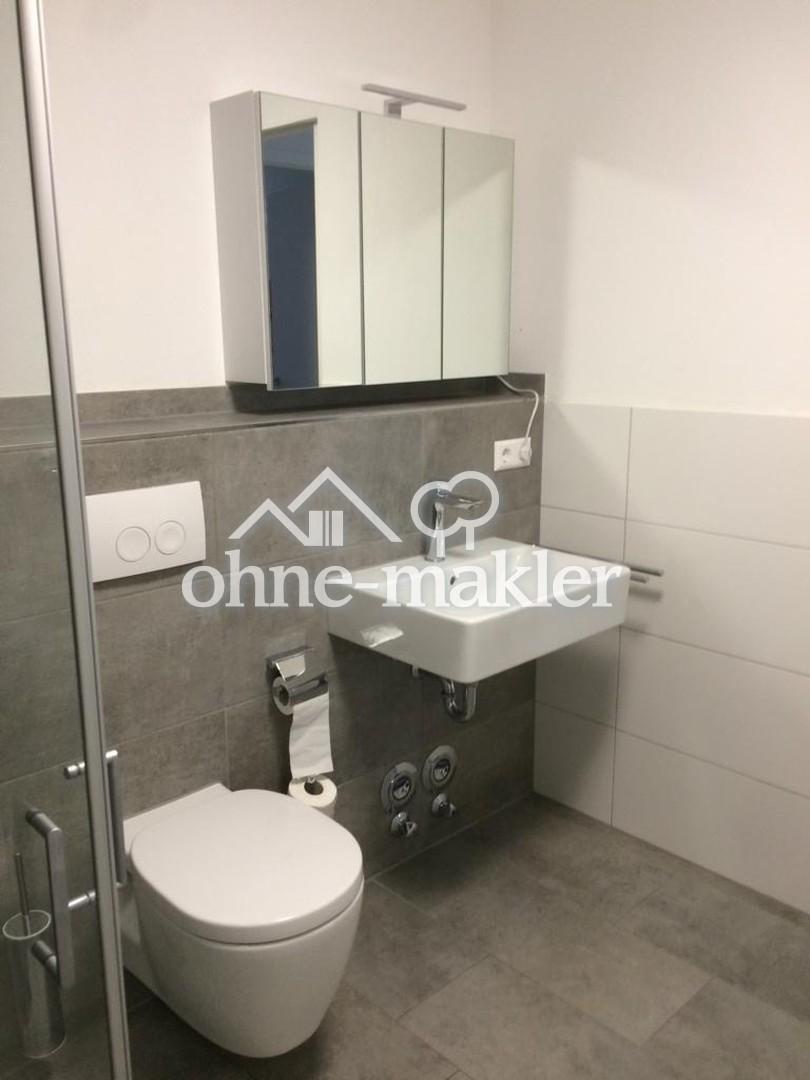 Exklusive, seniorengerechte 2,5-Zi.-Wohnung mit großem Balkon und Einbauküche in Blumberg-Mitte - Foto 2