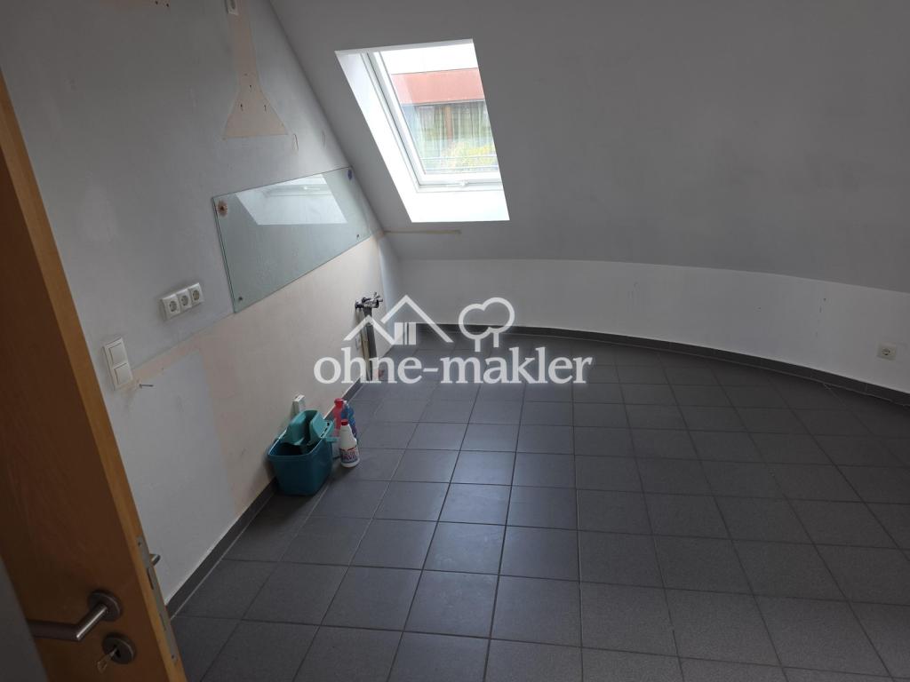 Schöne ruhige Dachgeschosswohnung im 3. OG in der Fussgängerzone - Photo 2