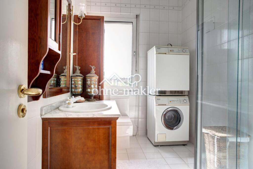 Dusche mit Waschmaschine/trock