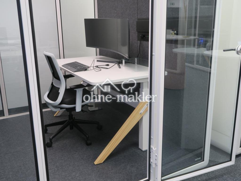 Cubus mit 49"-Monitor (3)