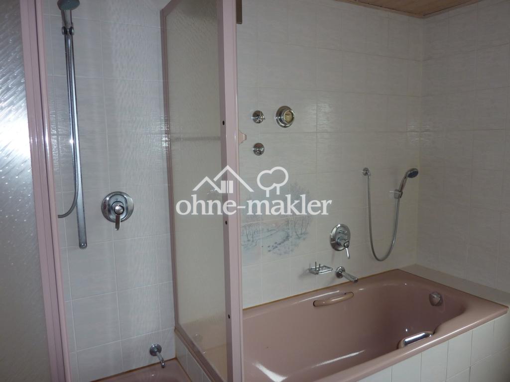 Wohnung im 1.OG neue renoviert, neue Einbauküche, + Waschbeckenschränke im Bad - Photo 5