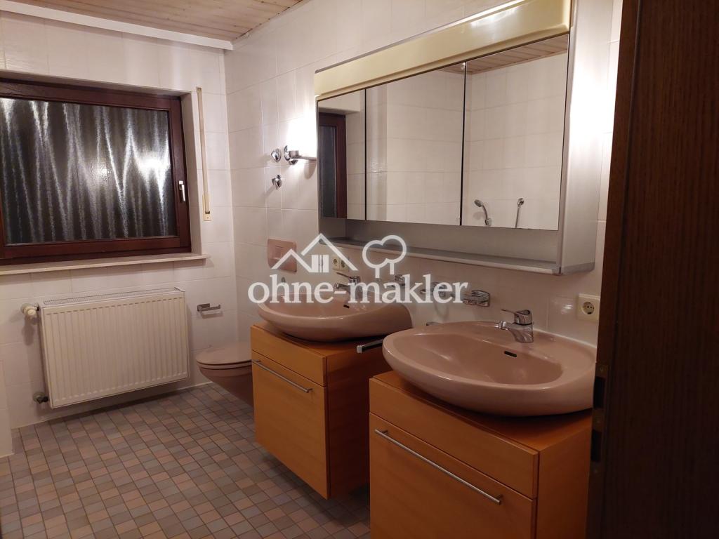 Wohnung im 1.OG neue renoviert, neue Einbauküche, + Waschbeckenschränke im Bad - Photo 4