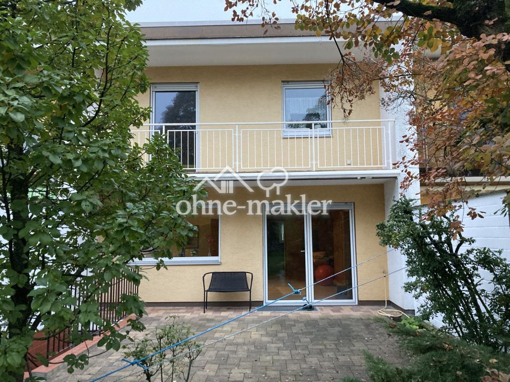 Blick auf Terrasse und Balkon