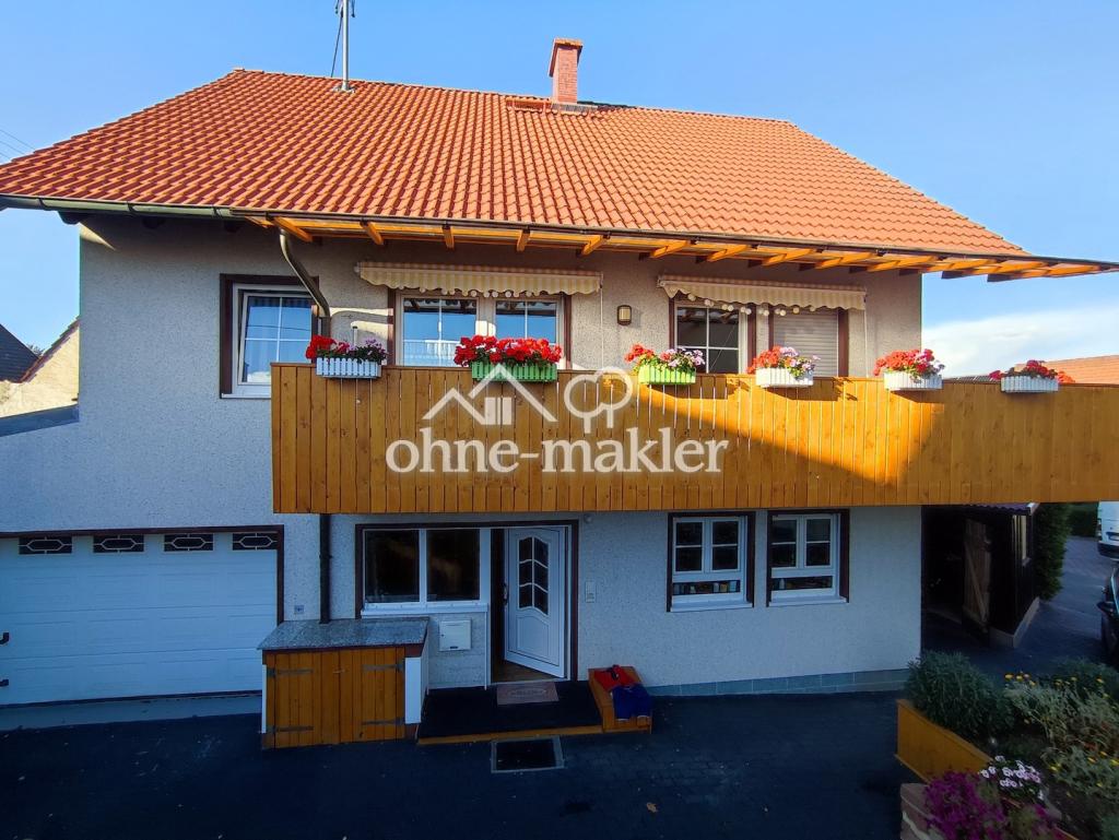 Südseite mit Balkon & Garage 1
