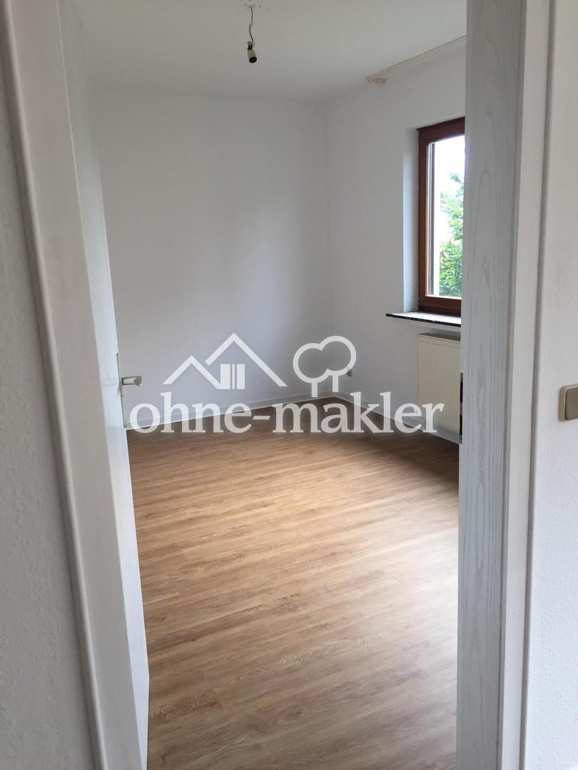 BI-Jöllenbeck: BEFRISTET f. max. 4 Monate: 4-Zi. Whg. 1. OG m. Balkon u. Garten, auch WG! - Photo 3
