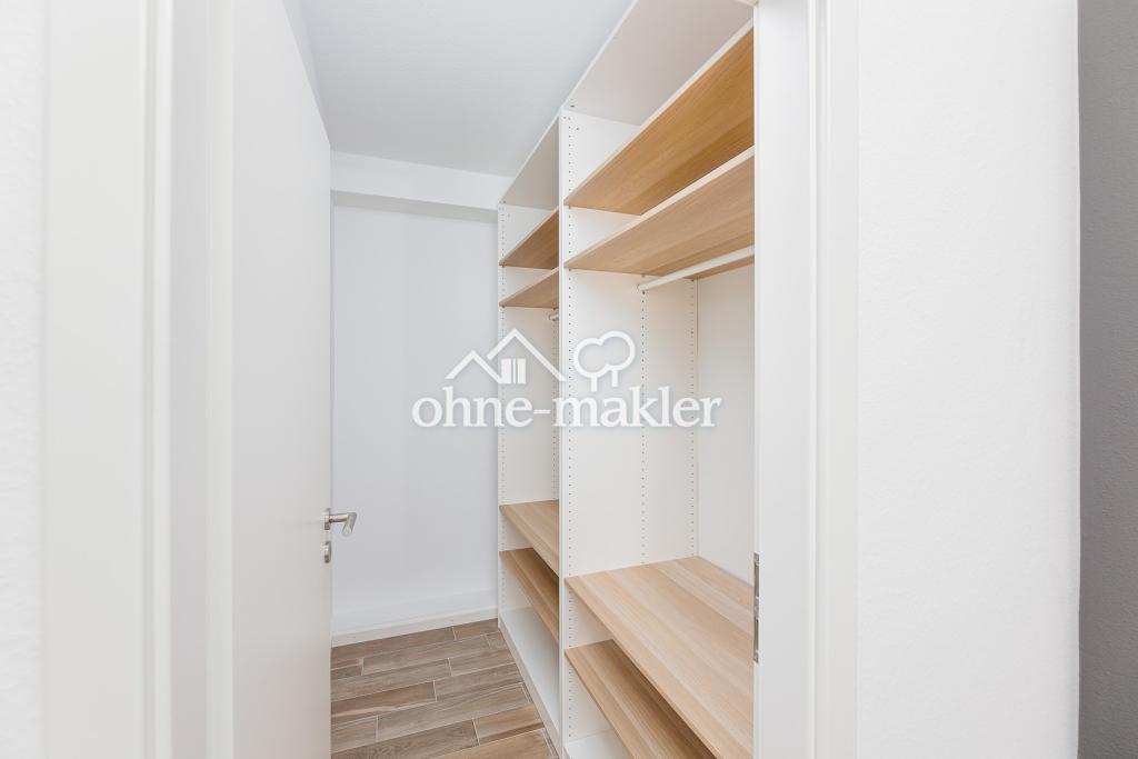 Apartment 4 Ankleidezimmer