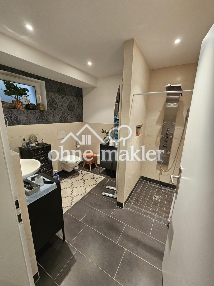 Attraktive 5-Zimmer-Maisonettewohnung in Alleinlage mit eigenem Garten&Pool - Photo 5