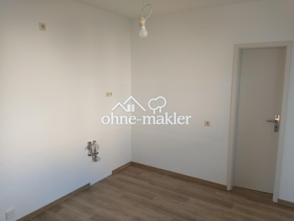 Küche mit Speisekammer