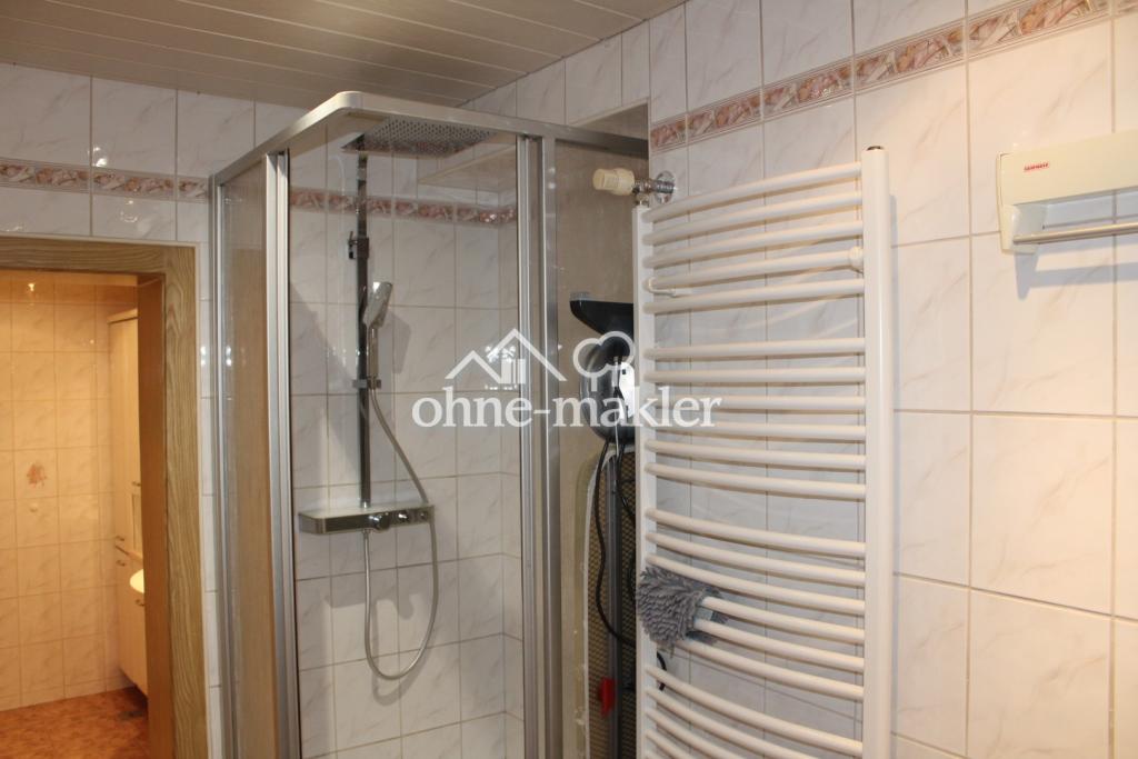 Dusche und Handtuchtrockner
