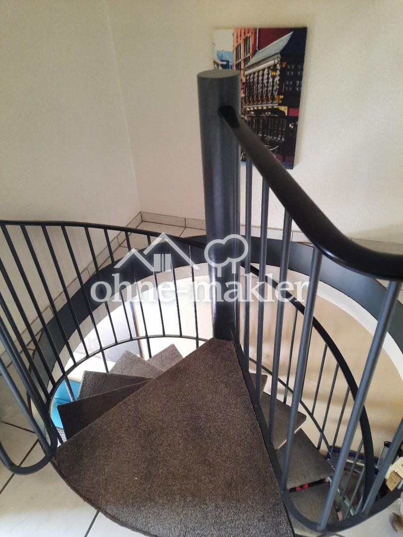 Treppe zum Wohnzimmer UG