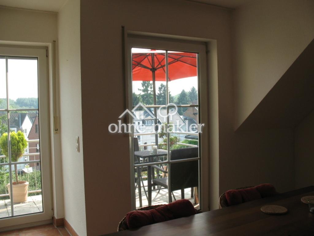 Gemütliche und ruhige Dachgeschoss-Wohnung (2ZKBB) mit Balkon und Küche - Foto 2