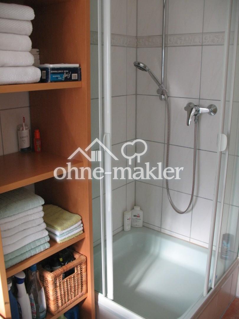Gemütliche und ruhige Dachgeschoss-Wohnung (2ZKBB) mit Balkon und Küche - Foto 4