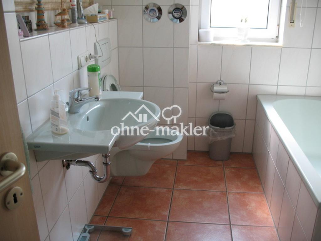 Gemütliche und ruhige Dachgeschoss-Wohnung (2ZKBB) mit Balkon und Küche - Foto 5