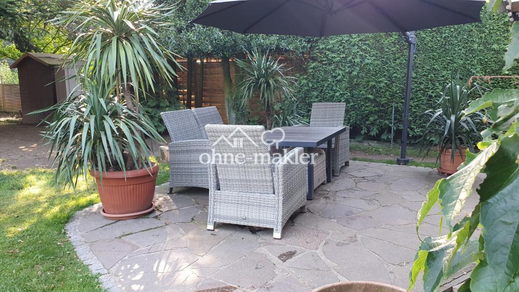 Terrasse neben Wintergarten