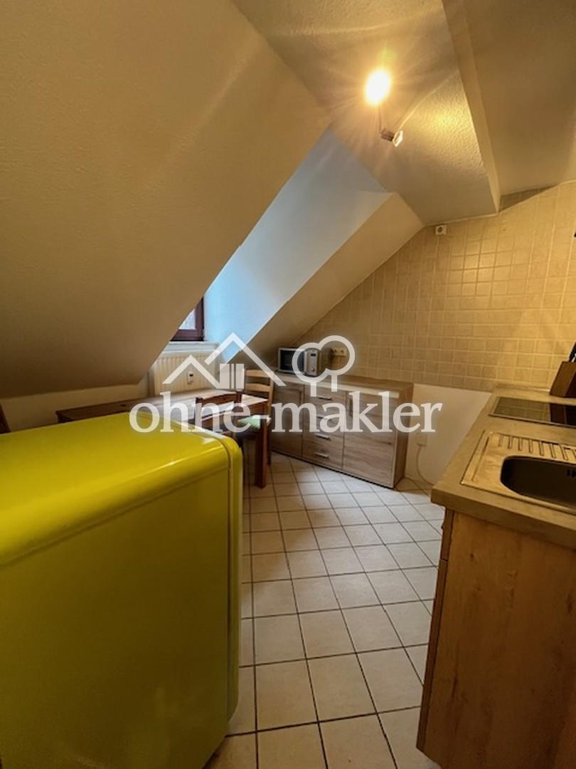 Schöne 2-Raum Dachgeschoss-Maisonette-Wohnung mit Einbauküche in ruhiger Lage - Foto 2