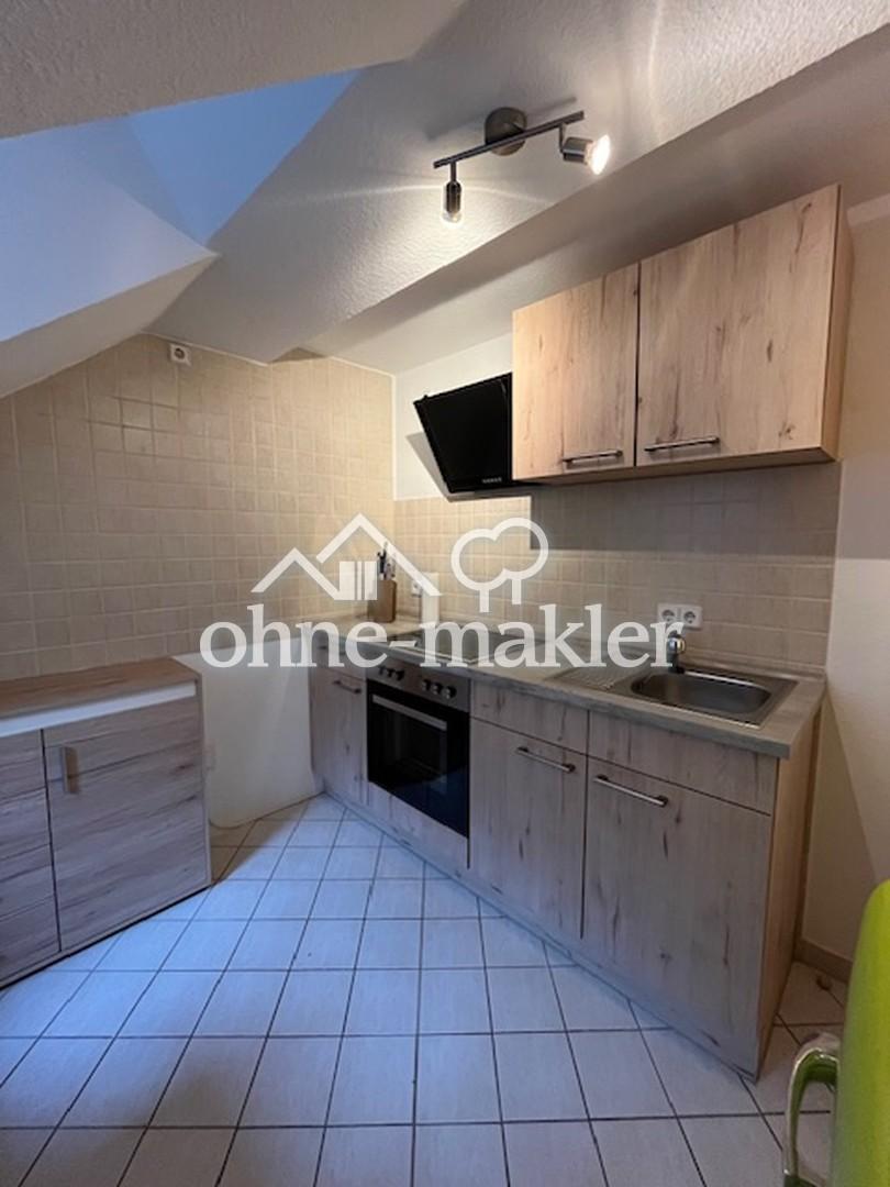 Schöne 2-Raum Dachgeschoss-Maisonette-Wohnung mit Einbauküche in ruhiger Lage - Foto 3