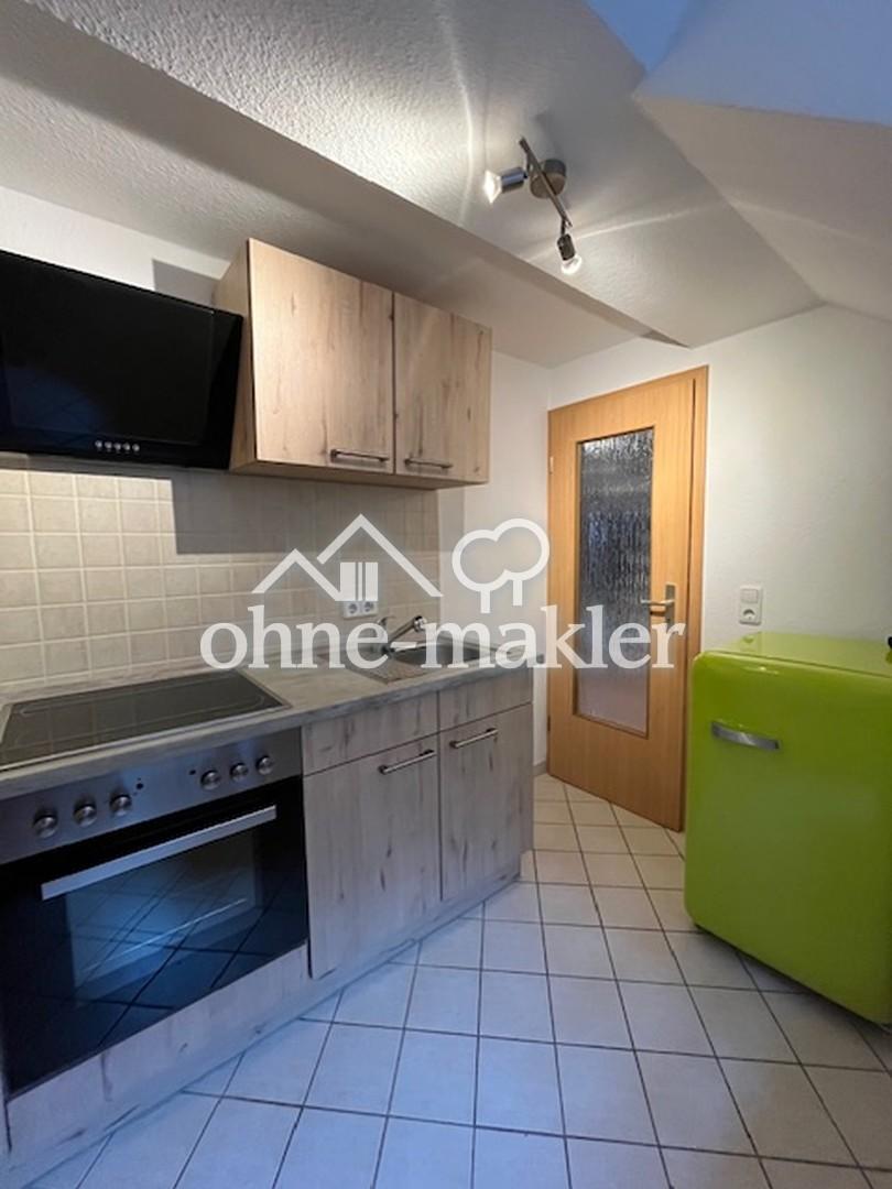 Schöne 2-Raum Dachgeschoss-Maisonette-Wohnung mit Einbauküche in ruhiger Lage - Foto 1