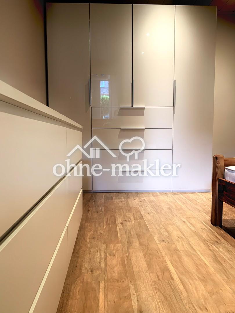 Kleiderschrank im Schlafzimmer