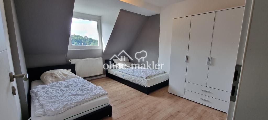 2 Schlafzimmer mit Kleiderschr