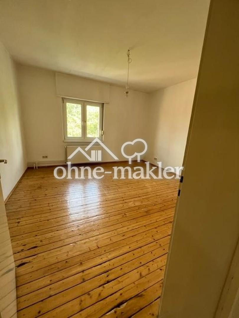 3 Zimmerwohnung 4. OG mit Balkon in ruhiger, zentraler Lage inkl. PKW Stellplatz und Einbauküche - Photo 2
