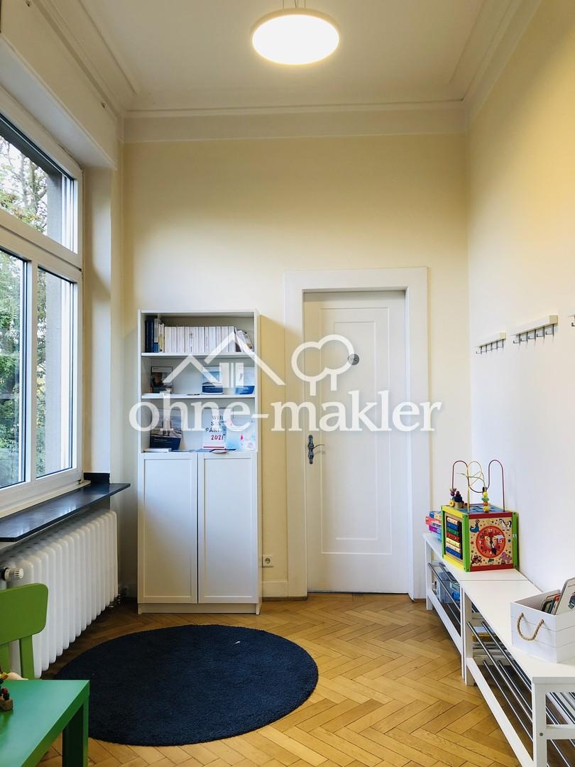 Vorraum Toilette/Garderobe