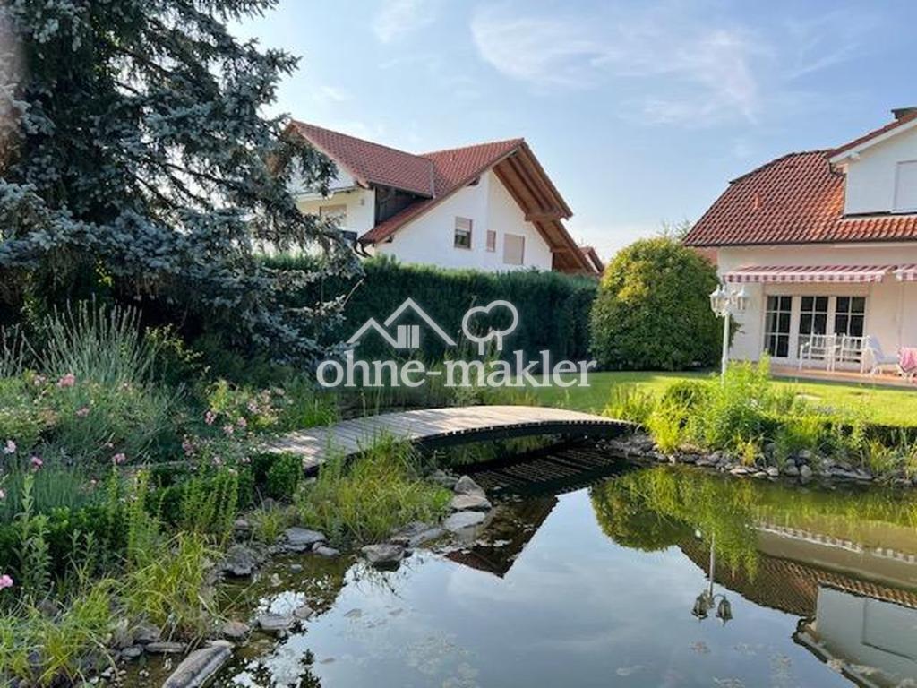 Brücke über Teich