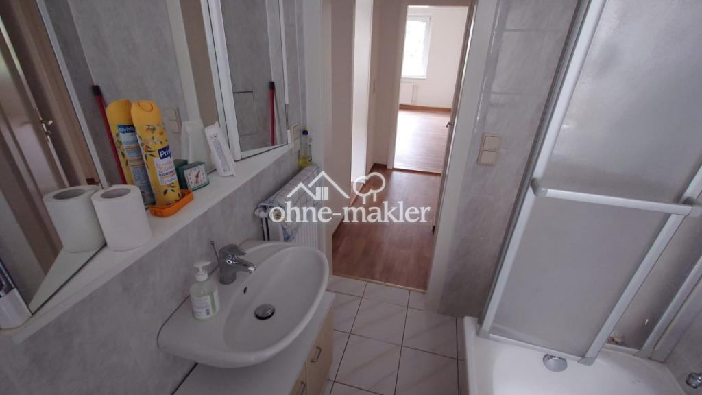 ohne Prov.: 3-Raum-Wohnung, große Küche, Bad mit Fenster, Wanne+Dusche, schön saniert+renoviert - Photo 3