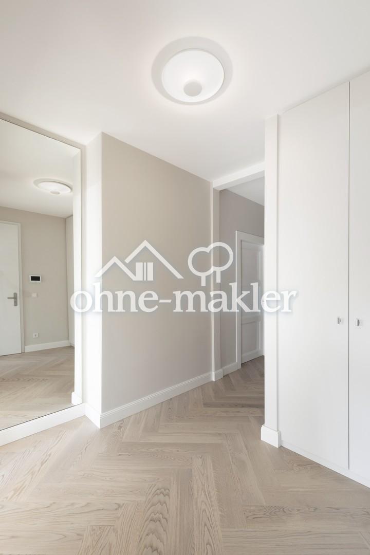 Entree mit Garderobenschrank
