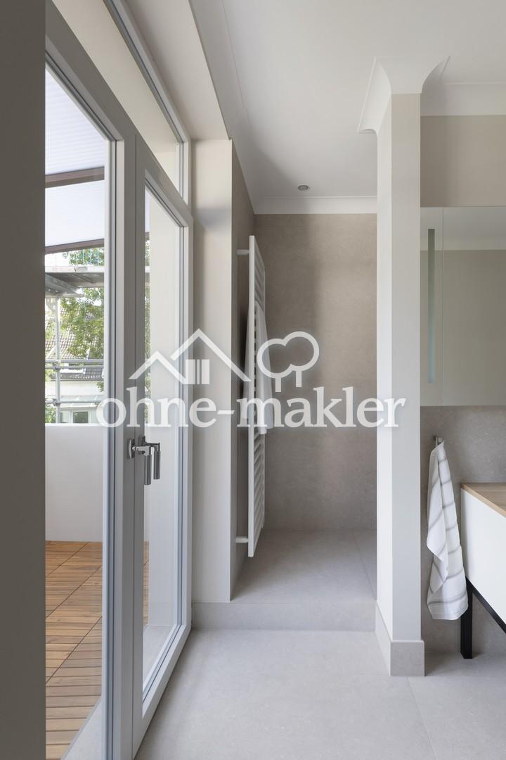 Zugang zum Balkon vom Bad aus