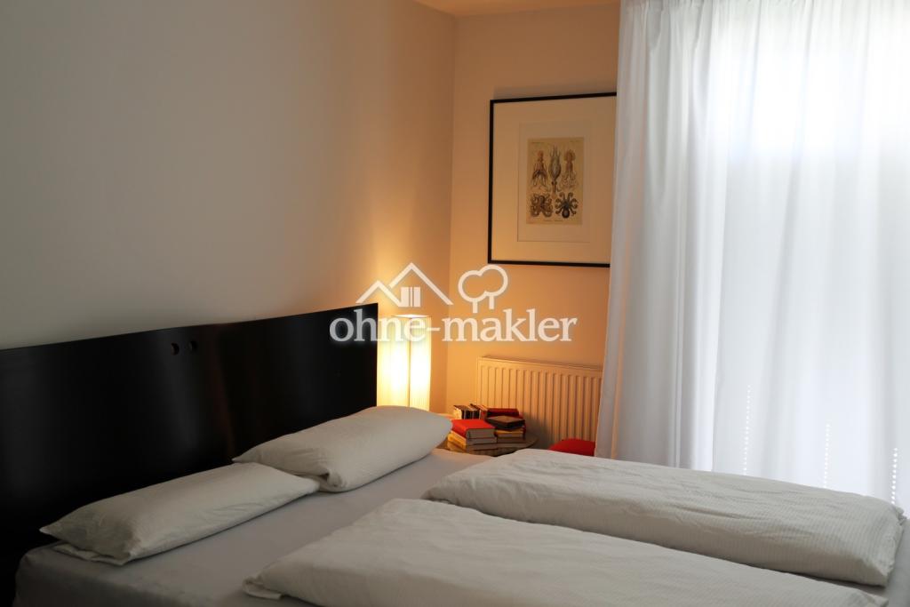 Schlafzimmer mit Balkonzugang