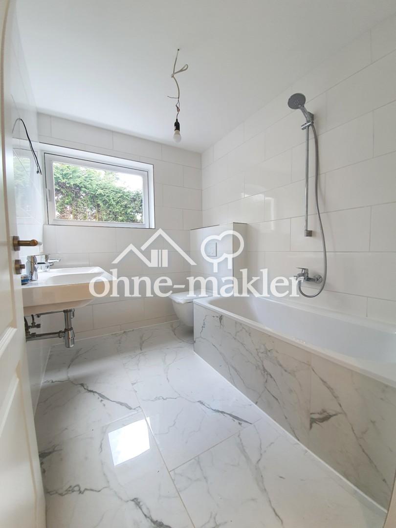 Bad mit Badewanne